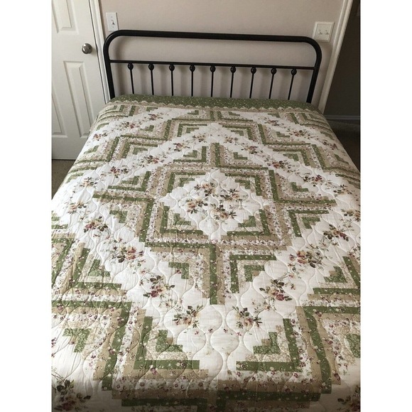 Vtg Light Quilt Bedspread Diamond White Green Roses Romantic Coverlet 101"x86" - Picture 2 of 11